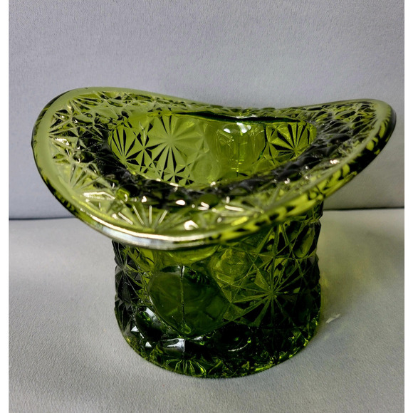 Fenton Vintage Emerald Daisy & Button Top Hat Embossed Texture Vase 3.4" Tall - Picture 8 of 14